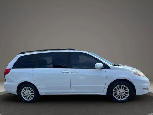 Used 2008 Toyota Sienna XLE Limited FWD image 4