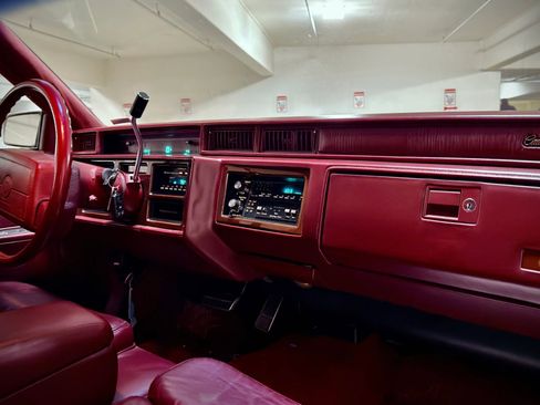 Used 1991 Cadillac Fleetwood Coupe FWD image 18