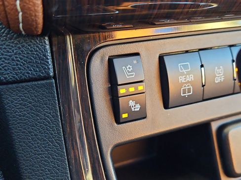 Used 2017 Chevrolet Traverse Premier image 15