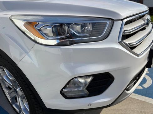 Used 2019 Ford Escape Titanium image 9