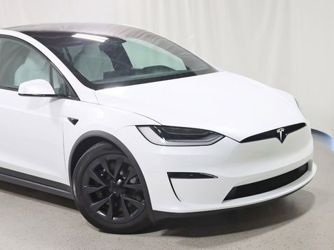 Used 2023 Tesla Model X image 2
