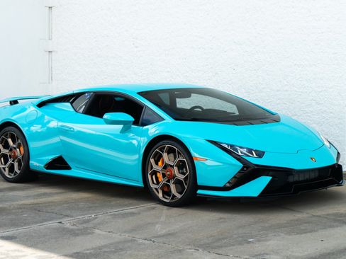 Used 2023 Lamborghini Huracan Tecnica RWD image 2