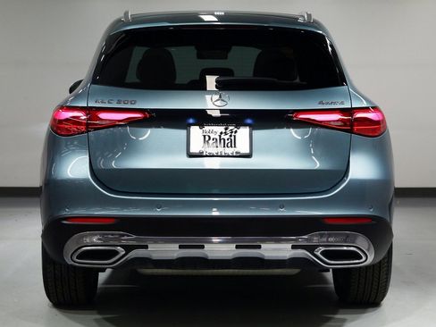 Used 2025 Mercedes-Benz GLC 300 4MATIC image 12