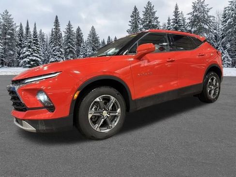 Used 2025 Chevrolet Blazer LT image 1