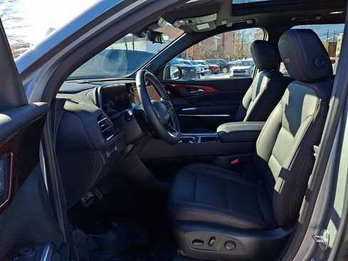 Used 2024 Chevrolet Traverse Z71 w/ Enhanced Driving Package image 14