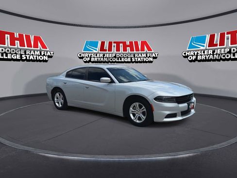 Used 2022 Dodge Charger SXT w/ Leather Interior Group RWD image 2