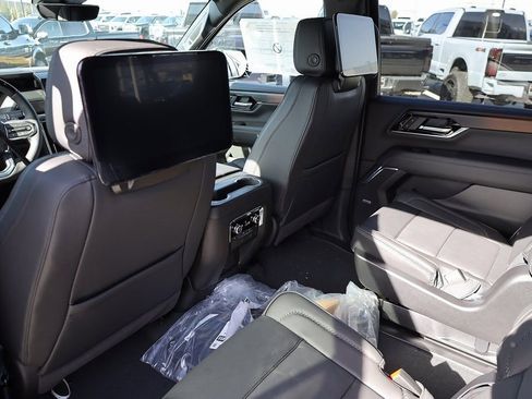 New 2026 GMC Yukon XL Denali w/ Advanced Technology Package image 18