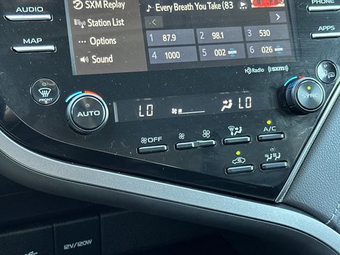 Certified 2020 Toyota Camry SE image 19