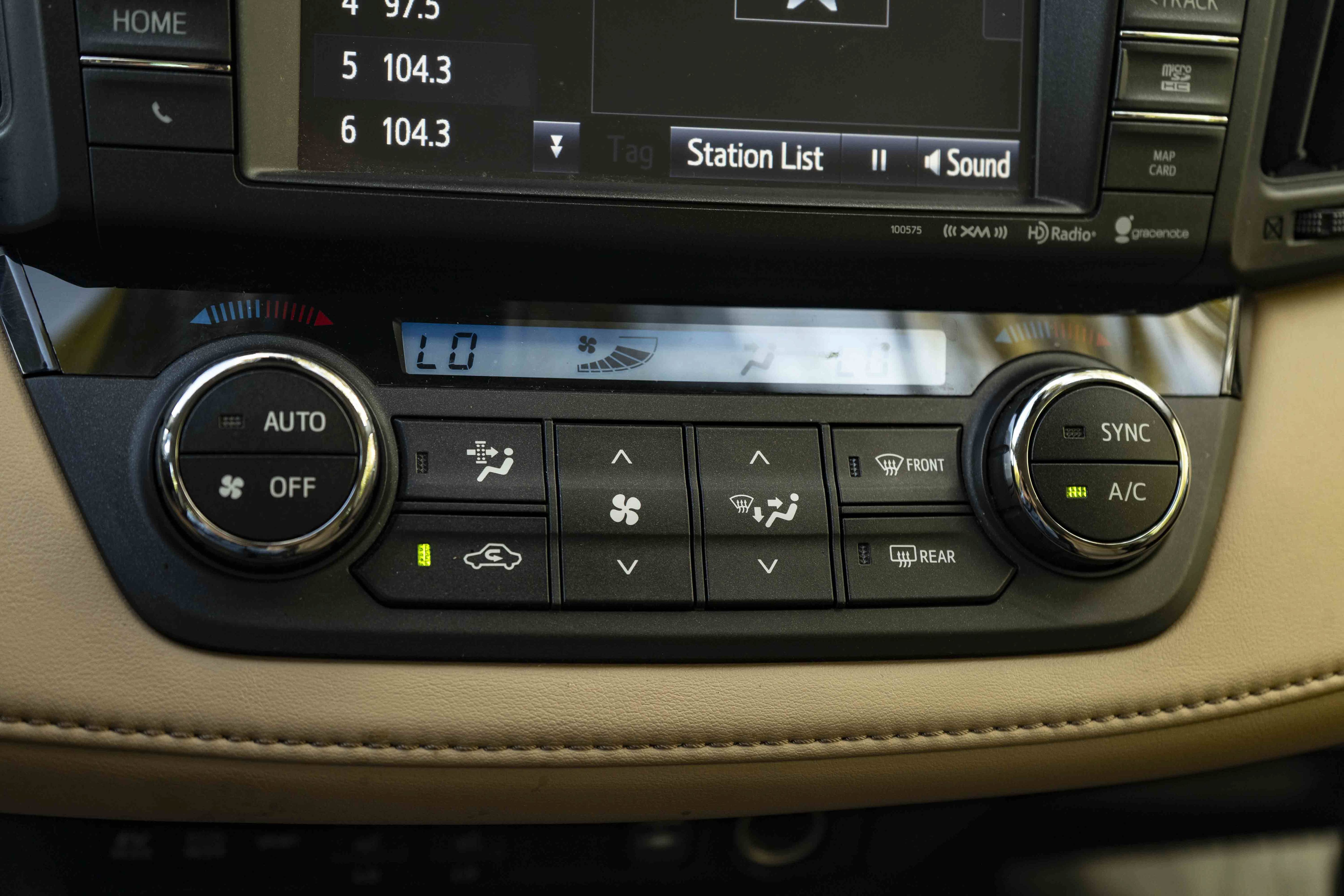 Used 2016 Toyota RAV4 Limited AWD/4WD image 30