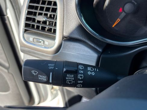 Used 2020 Jeep Grand Cherokee Laredo RWD image 22