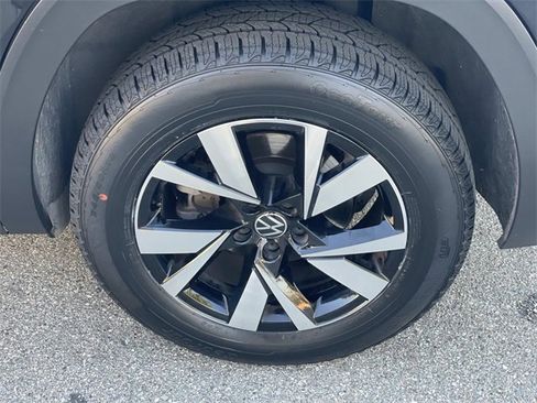 Used 2023 Volkswagen Atlas Cross Sport SE image 30