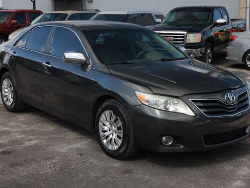 Used 2010 Toyota Camry LE FWD image 15