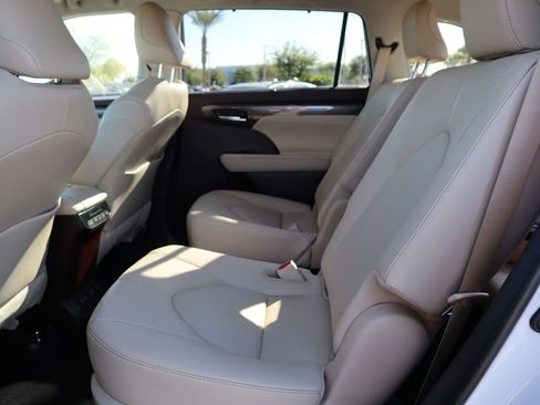 Used 2021 Toyota Highlander Limited image 20