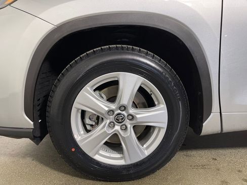 Certified 2025 Toyota Highlander LE image 11