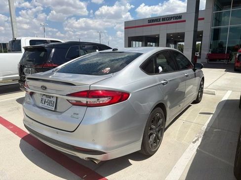 Used 2018 Ford Fusion SE w/ Equipment Group 201A FWD image 8
