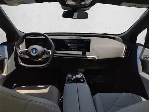 Used 2024 BMW iX xDrive50 w/ Premium Package AWD/4WD image 19