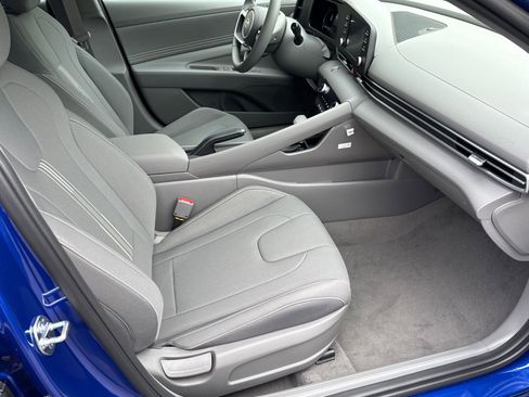 Certified 2025 Hyundai Elantra Sport image 13
