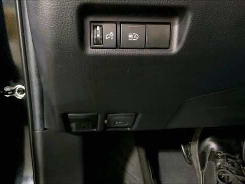 Used 2020 Toyota RAV4 XLE w/ All Weather Liner Package AWD/4WD image 35