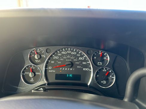 Used 2024 Chevrolet Express 2500 w/ Driver Convenience Package image 12