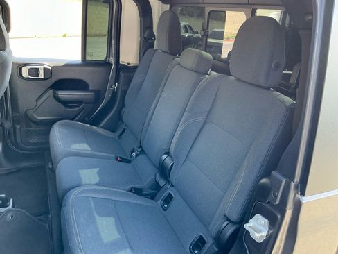 Used 2024 Jeep Gladiator Sport image 19