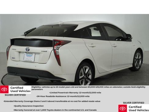 Certified 2017 Toyota Prius Three Touring FWD image 4