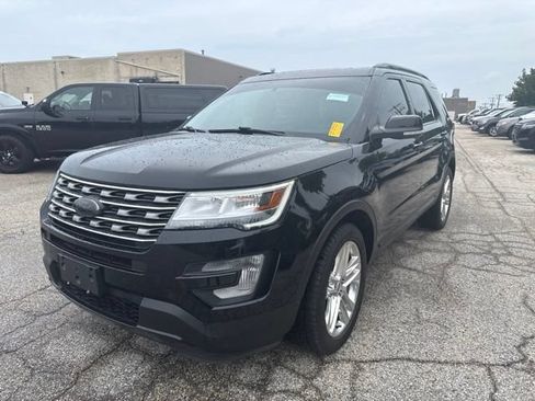 Used 2017 Ford Explorer XLT w/ Equipment Group 202A AWD/4WD image 7