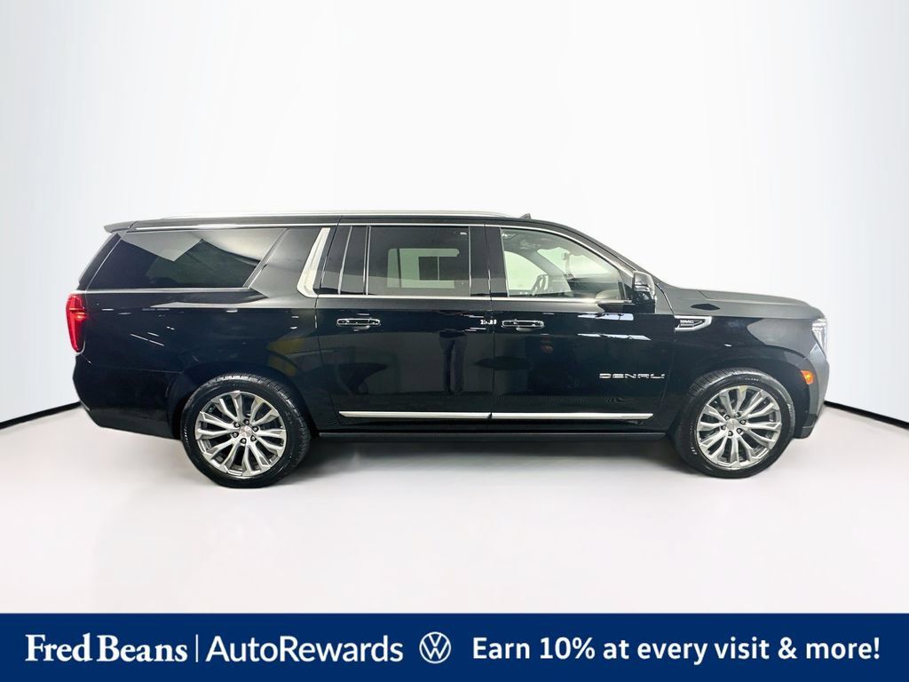Used 2022 GMC Yukon XL Denali w/ Advanced Technology Package AWD/4WD image 11