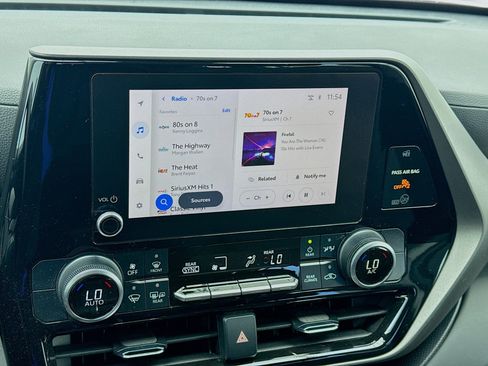 Used 2023 Toyota Highlander LE image 11