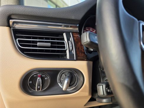 Used 2025 Porsche Macan image 25