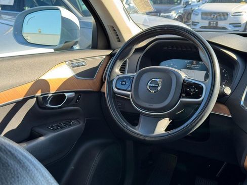Used 2021 Volvo XC90 T6 Momentum image 13