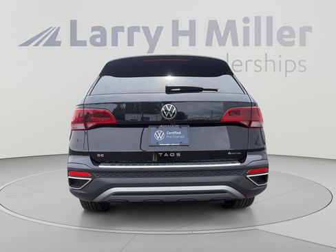 Certified 2024 Volkswagen Taos SE AWD/4WD image 6
