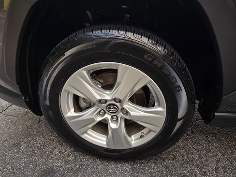Used 2019 Toyota RAV4 XLE FWD image 20