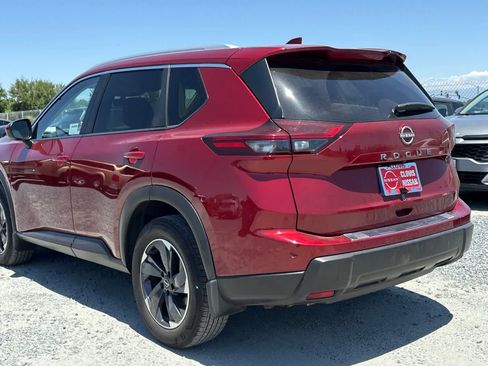 Used 2025 Nissan Rogue SV w/ SV Premium Package FWD image 7