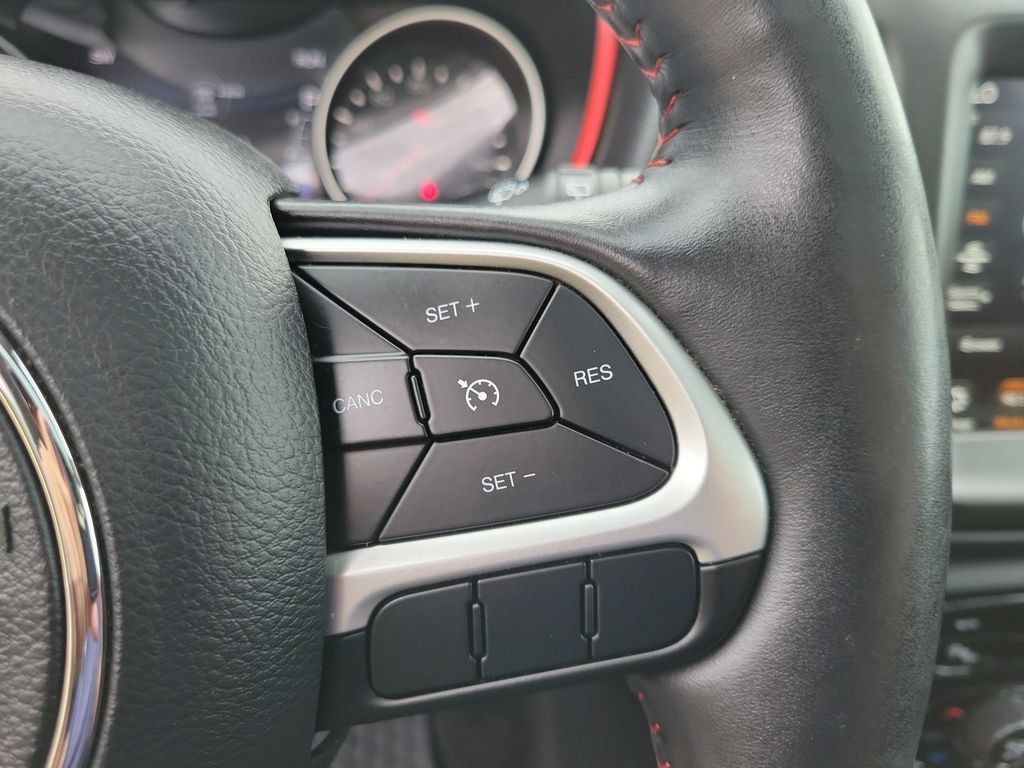 Used 2018 Jeep Compass Trailhawk w/ Leather Interior Group AWD/4WD image 25