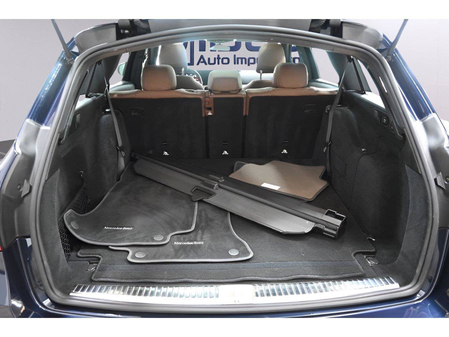 Used 2018 Mercedes-Benz E 400 4MATIC Wagon w/ Premium 1 Package image 16
