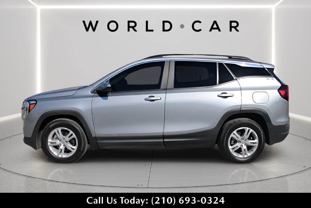 Used 2023 GMC Terrain SLE w/ Driver Convenience Package FWD image 4