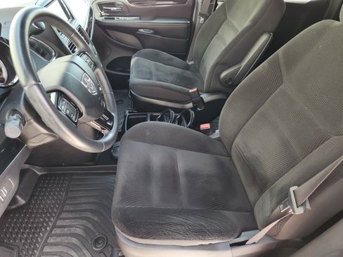 Used 2019 Dodge Grand Caravan SE FWD image 13