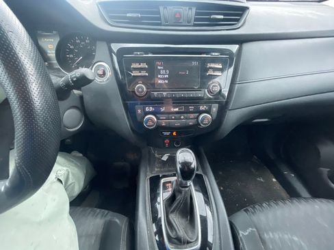 Used 2017 Nissan Rogue SV AWD/4WD image 11