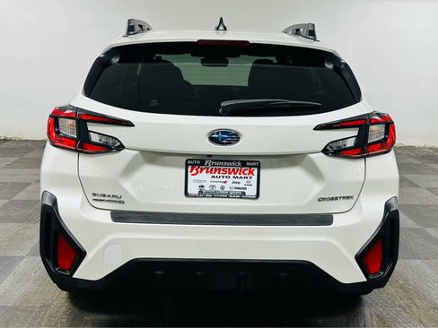 Used 2024 Subaru Crosstrek 2.0i Premium image 5