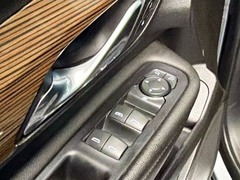 Used 2020 GMC Terrain SLE w/ Driver Convenience Package image 17