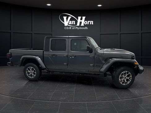 Used 2026 Jeep Gladiator Sport AWD/4WD image 2