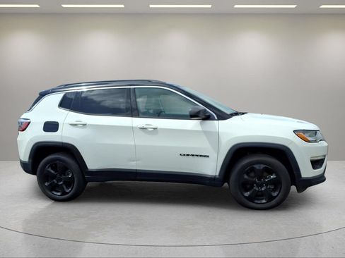 Used 2018 Jeep Compass Latitude w/ Popular Equipment Group AWD/4WD image 2