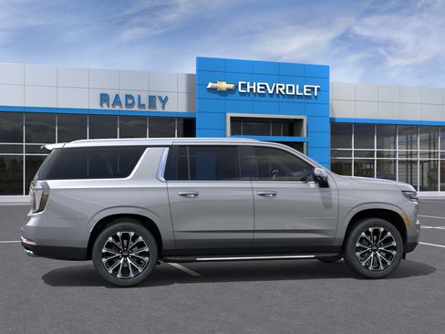 New 2026 Chevrolet Suburban High Country AWD/4WD image 5