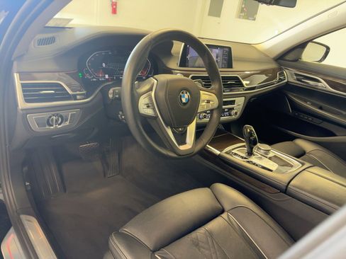 Certified 2022 BMW 740i xDrive w/ Premium Package image 4