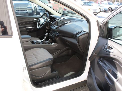 Used 2017 Ford Escape SE w/ Equipment Group 201A FWD image 13
