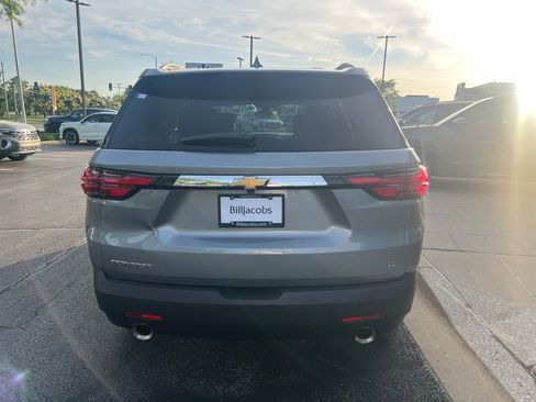 Used 2023 Chevrolet Traverse LT FWD image 5
