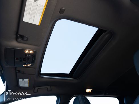 Used 2023 Toyota Sienna XSE image 11