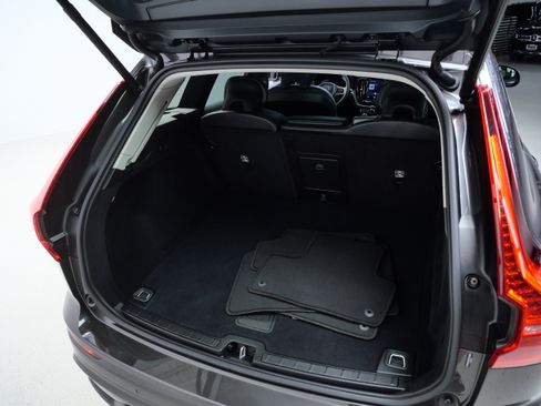 Used 2025 Volvo XC60 B5 Core AWD/4WD image 7