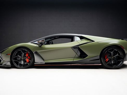 Used 2024 Lamborghini Revuelto AWD/4WD image 19