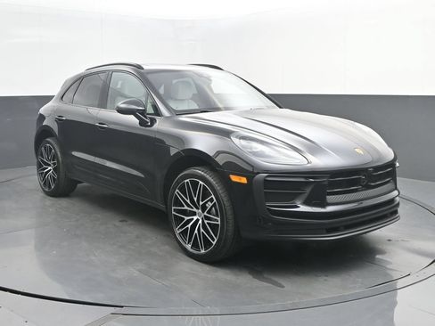 New 2026 Porsche Macan AWD/4WD image 9